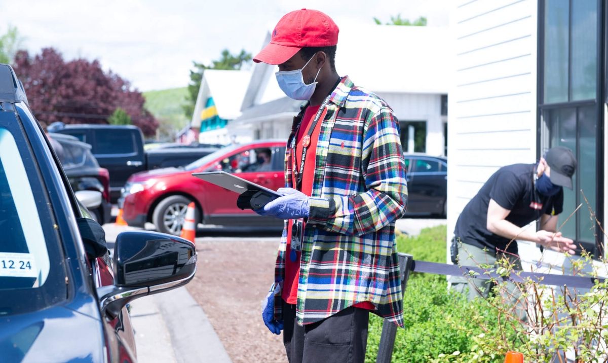 Massachusetts recreational marijuana sales, Massachusetts marijuana stores work out curbside kinks as recreational sales resume