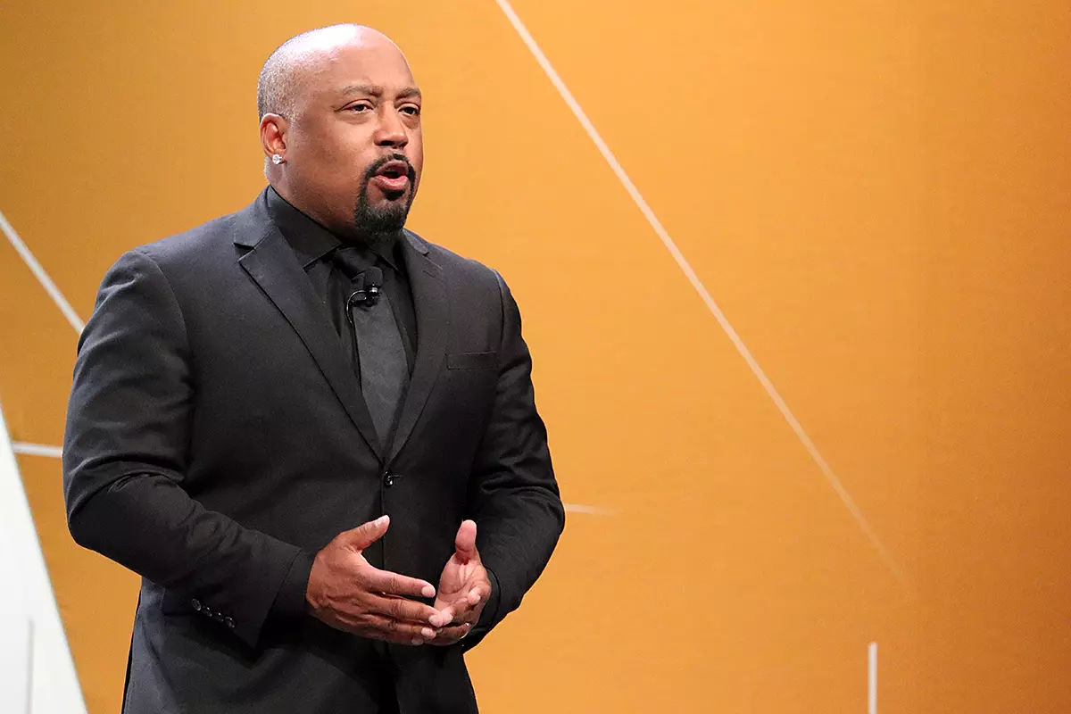 Daymond John gives the closing keynote at MJBizCon 2021.
