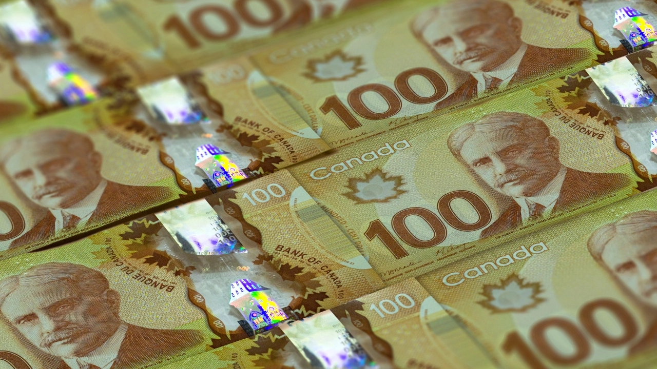 Image of 100-dollar Canadian notes