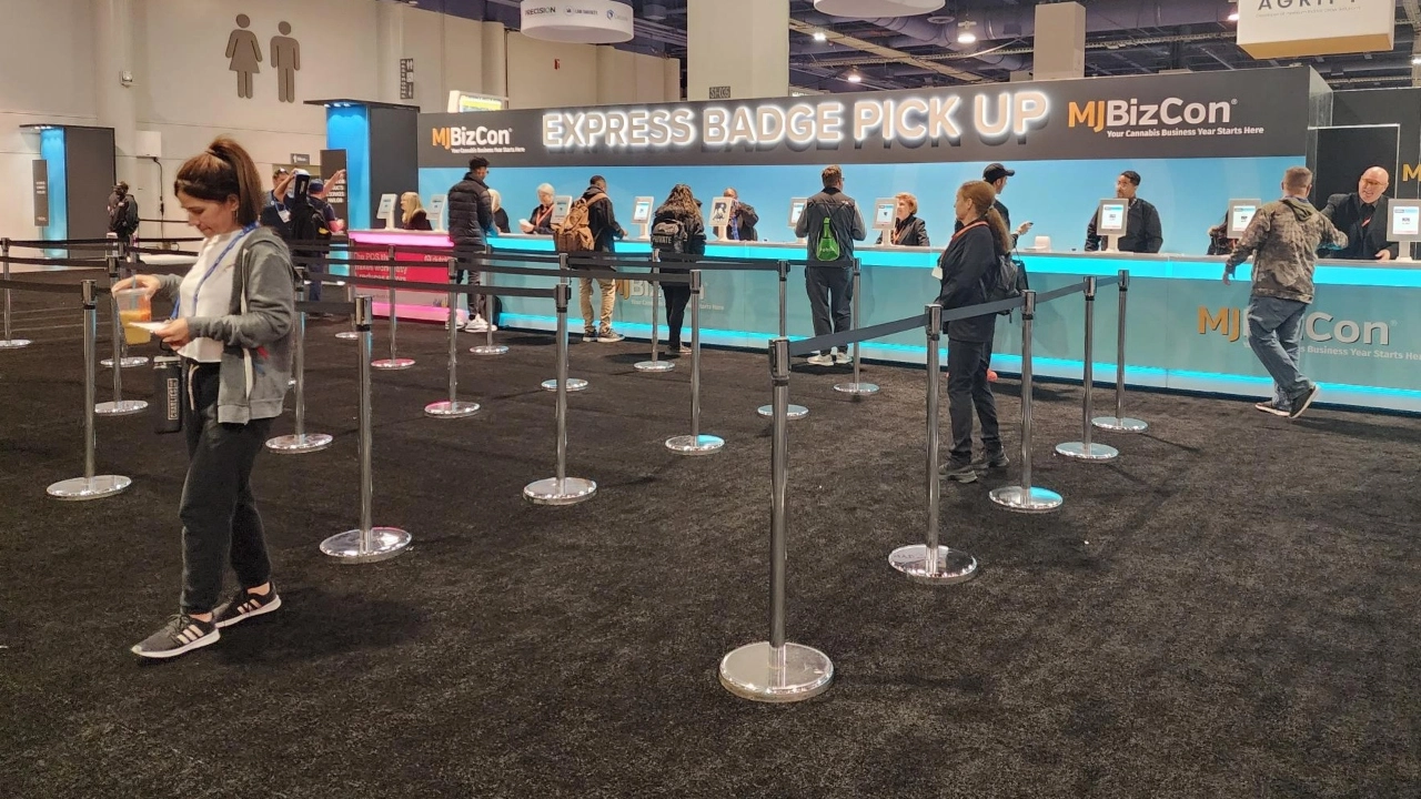 Image of the registration desk at MJBizCon 2022