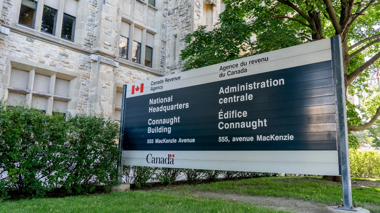 Image of the outside of the Canada Revenue Agency headquarters