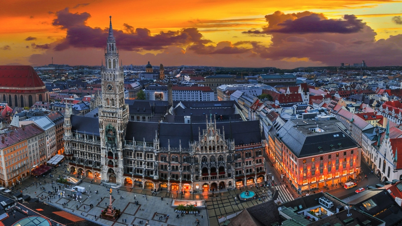 Image of the Frauenkirche church and Marienplatz, the center of Munich.