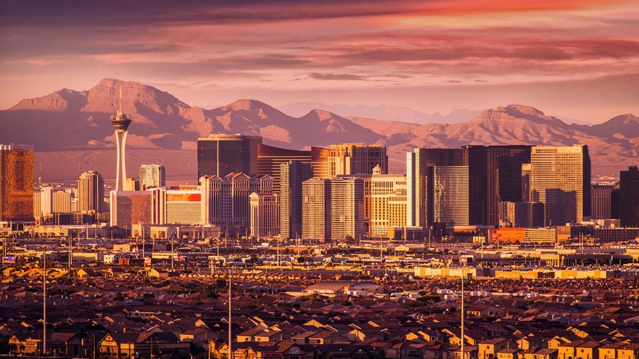 Image of the Las Vegas skyline with mountains in the background