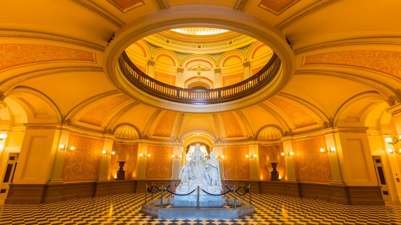 Image of the California state capitol rotunda