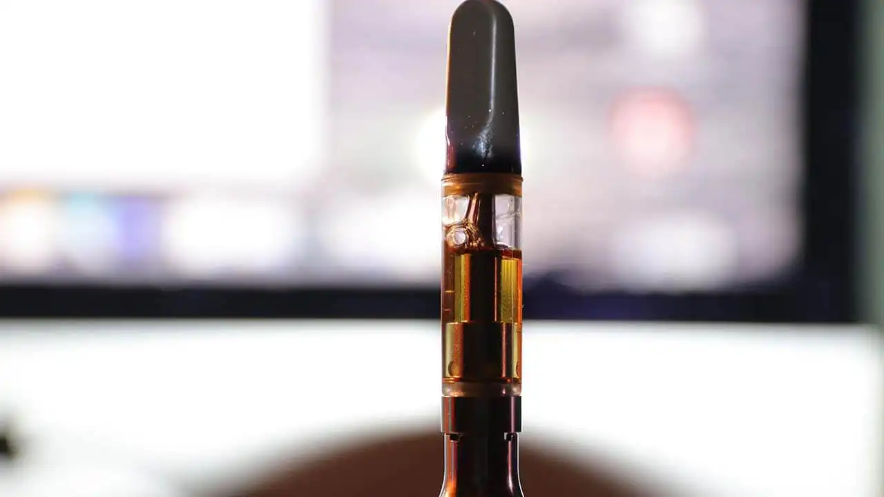 Image of vape pen with delta-8 THC oil